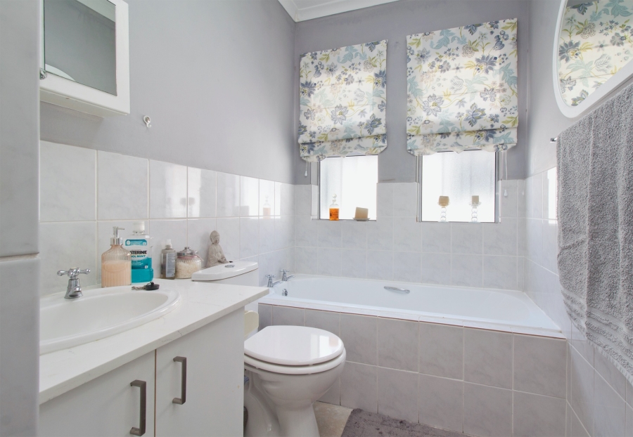 To Let 2 Bedroom Property for Rent in Capri Western Cape